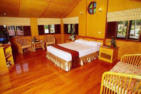 Aunchaleena Beach Front Resort