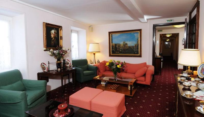 Konstantinoupolis Hotel