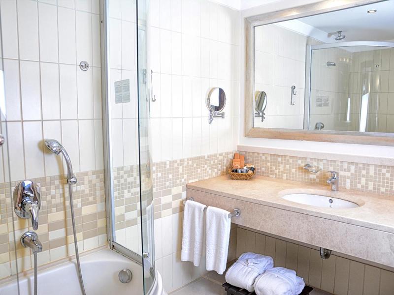 Korumar Deluxe Hotel