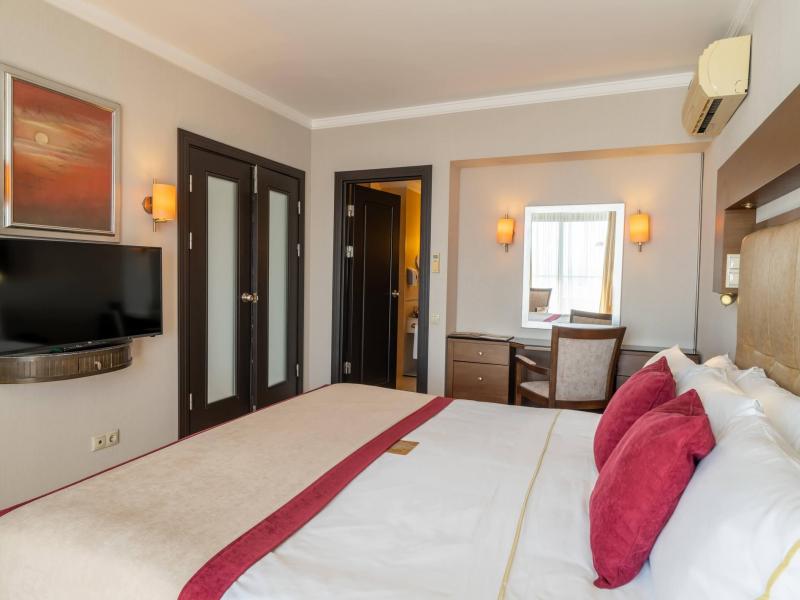 Korumar Deluxe Hotel