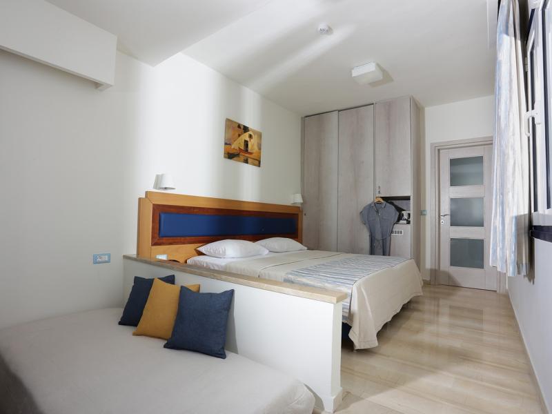 Paralos Kosta Alimia