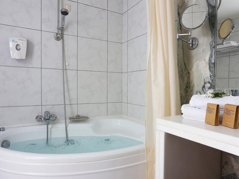 Paralos Kosta Alimia