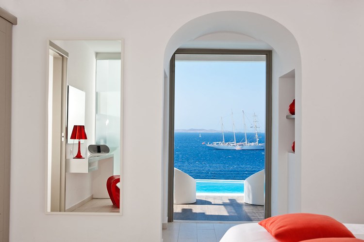 Kouros Hotel & Suites