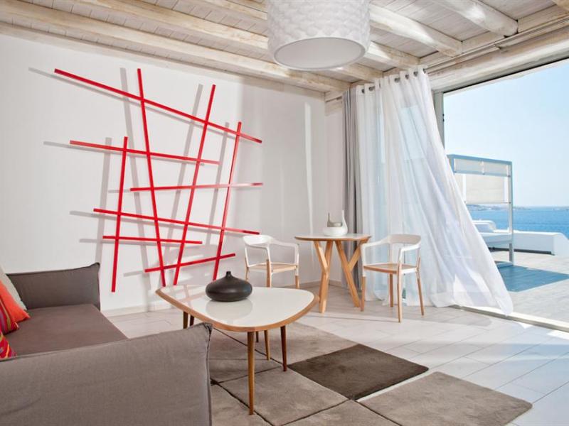 Kouros Hotel & Suites