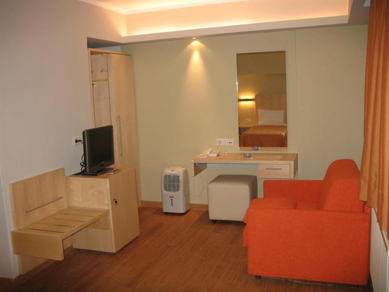 Kronos Hotel