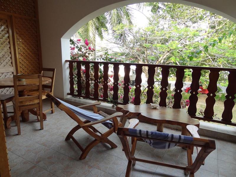 L Hirondelle Guest House