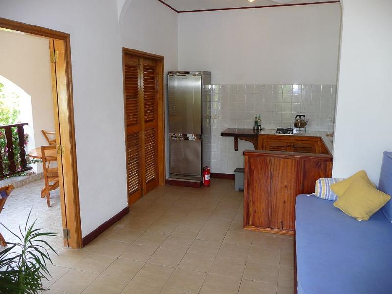 L Hirondelle Guest House