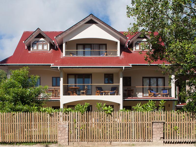 L Hirondelle Guest House