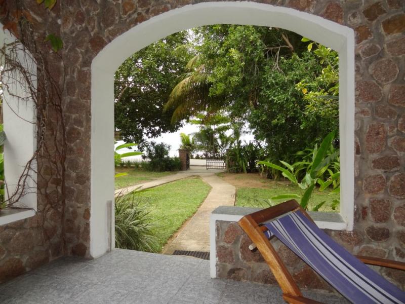 L Hirondelle Guest House