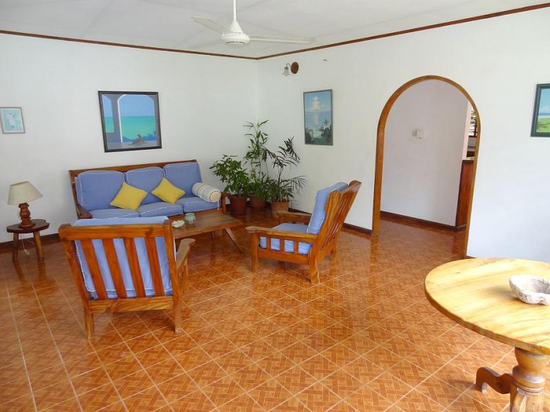 L Hirondelle Guest House