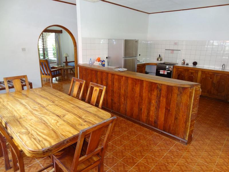 L Hirondelle Guest House