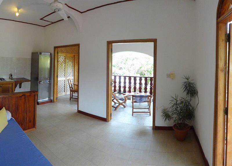 L Hirondelle Guest House