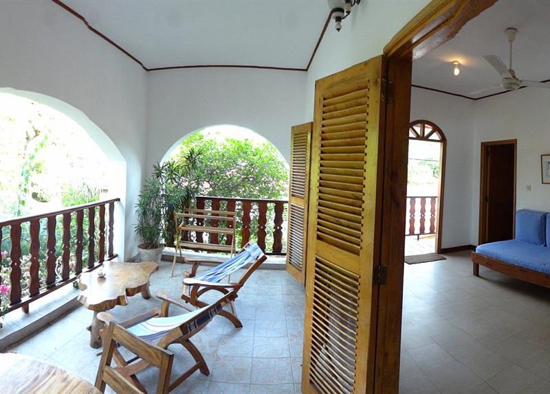 L Hirondelle Guest House