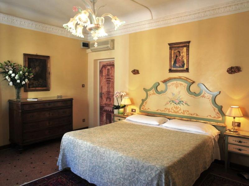 La Fenice & Des Artistes