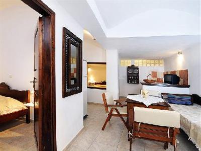 La Perla Villas & Suites