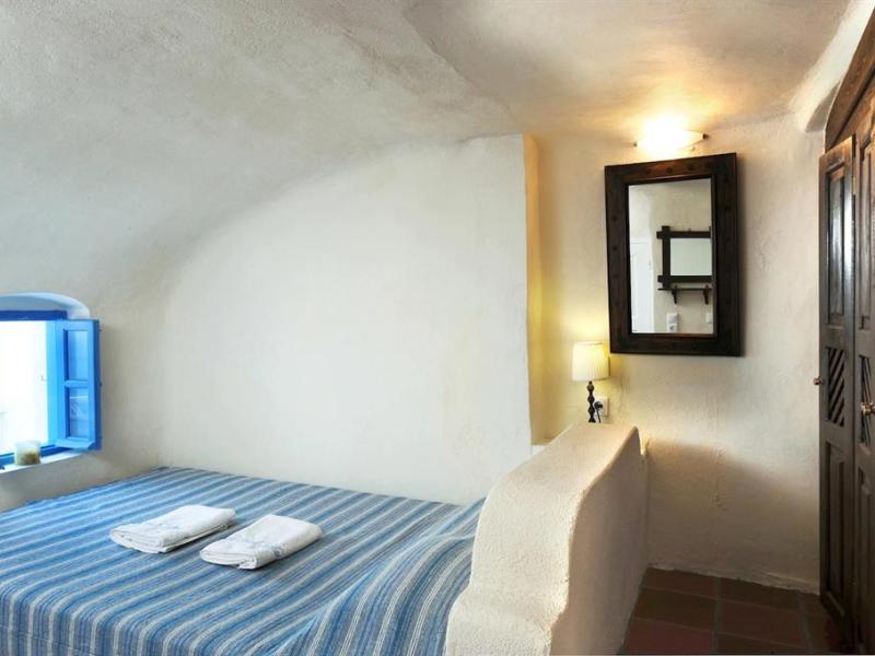 La Perla Villas & Suites