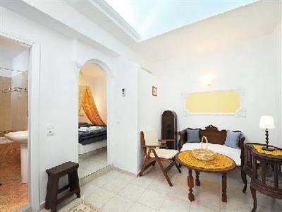 La Perla Villas & Suites