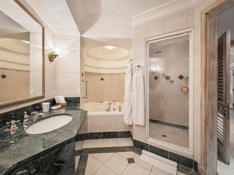 La Pirogue Resort & Spa