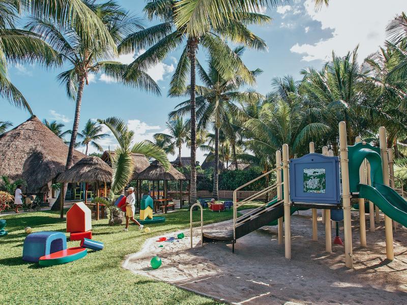 La Pirogue Resort & Spa