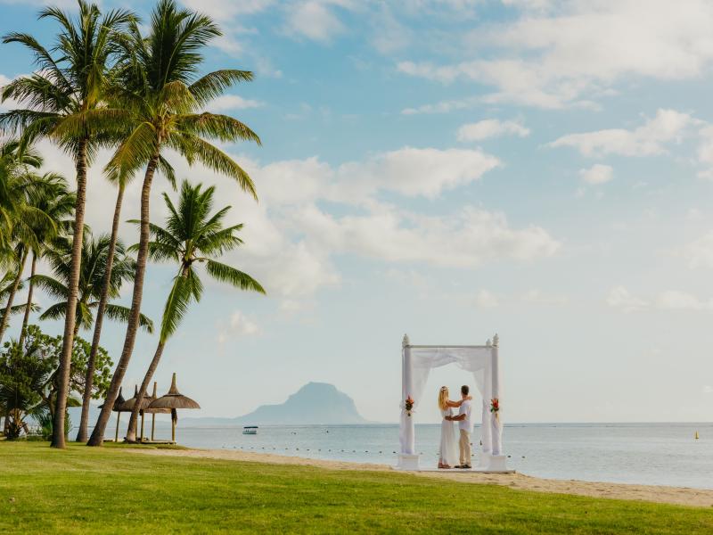 La Pirogue Resort & Spa