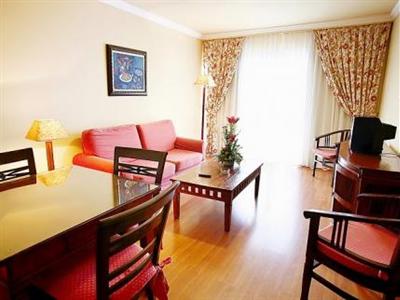 La Quinta Park Suites