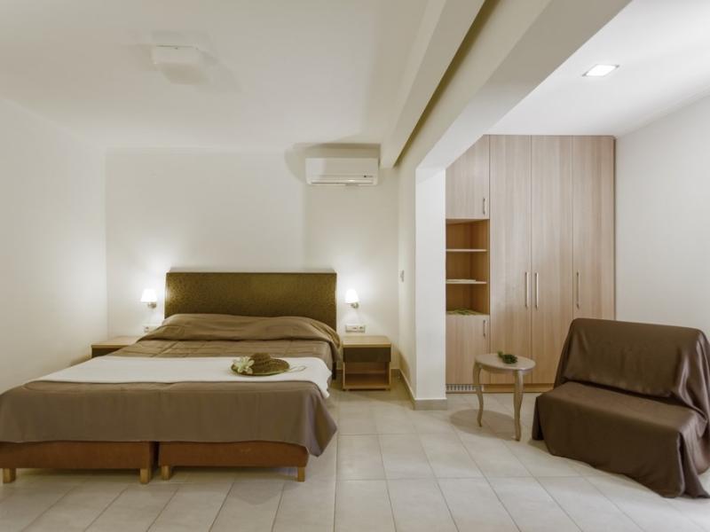 Lagomandra Beach Hotel & Suites