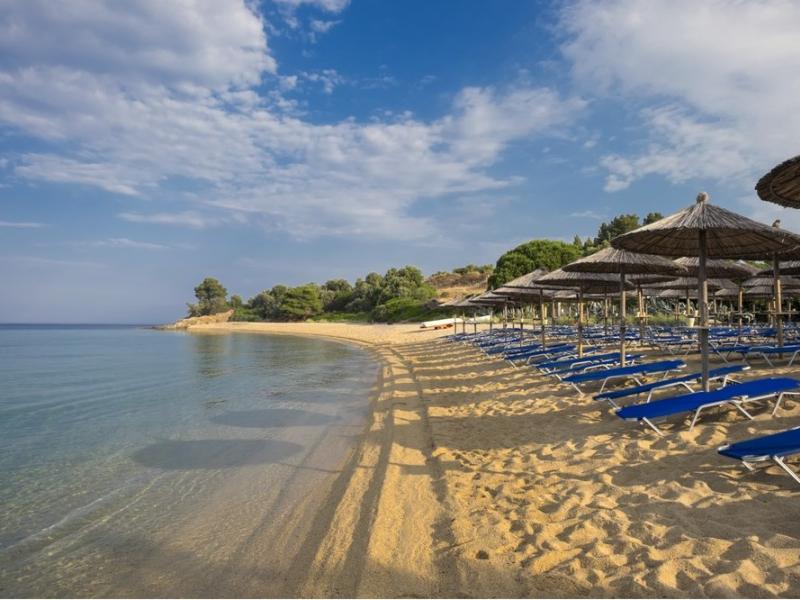 Lagomandra Beach Hotel & Suites