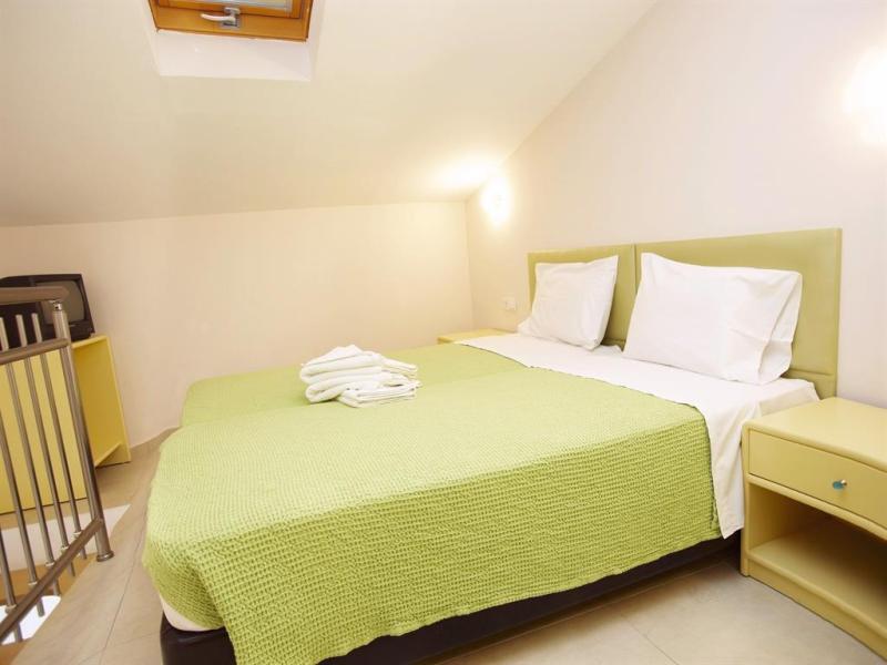 Lagomandra Beach Hotel & Suites