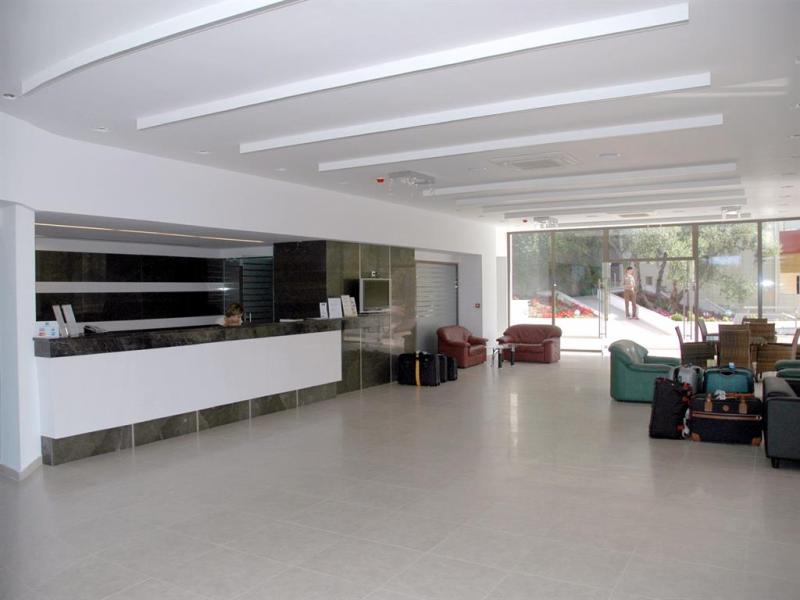 Lagomandra Beach Hotel & Suites