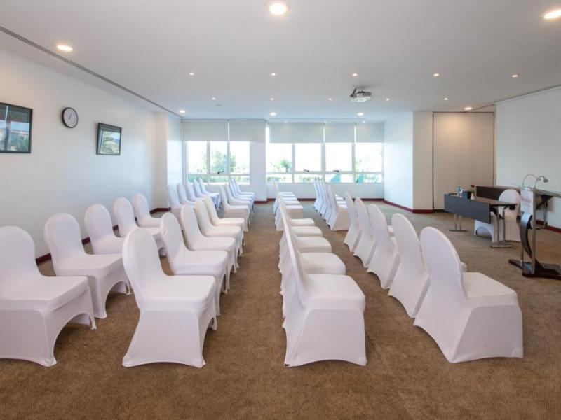 Ramada Beach Hotel Ajman