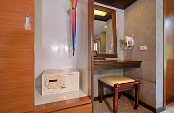 Lanta Sand Resort & Spa