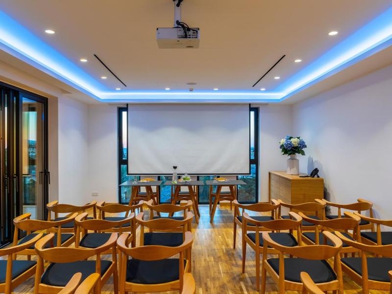 Anemi Hotel & Suites