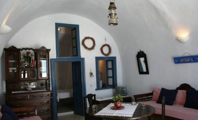Lava Oia`s