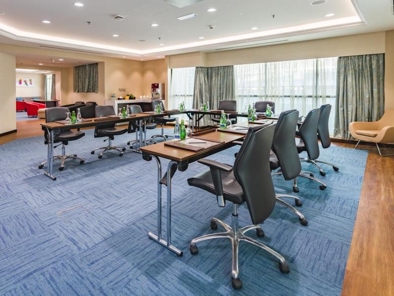 Time Oak Hotel & Suites