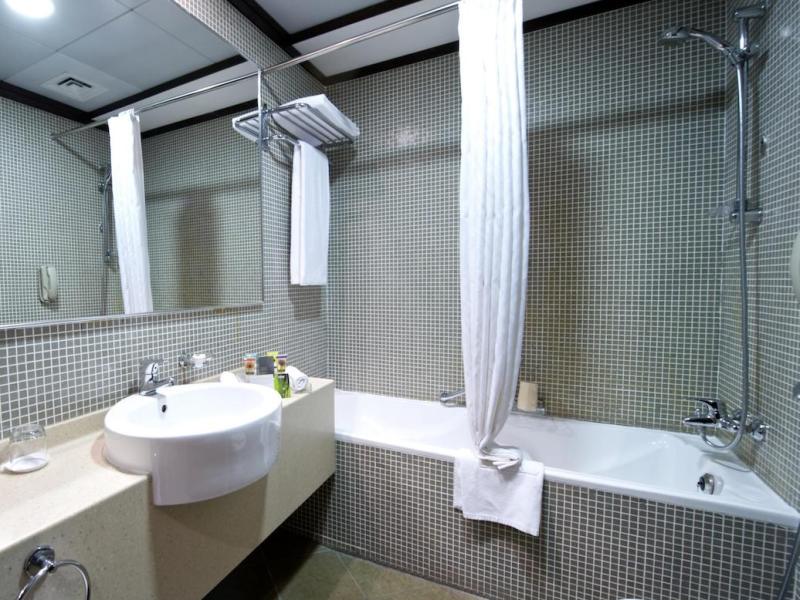 Time Oak Hotel & Suites