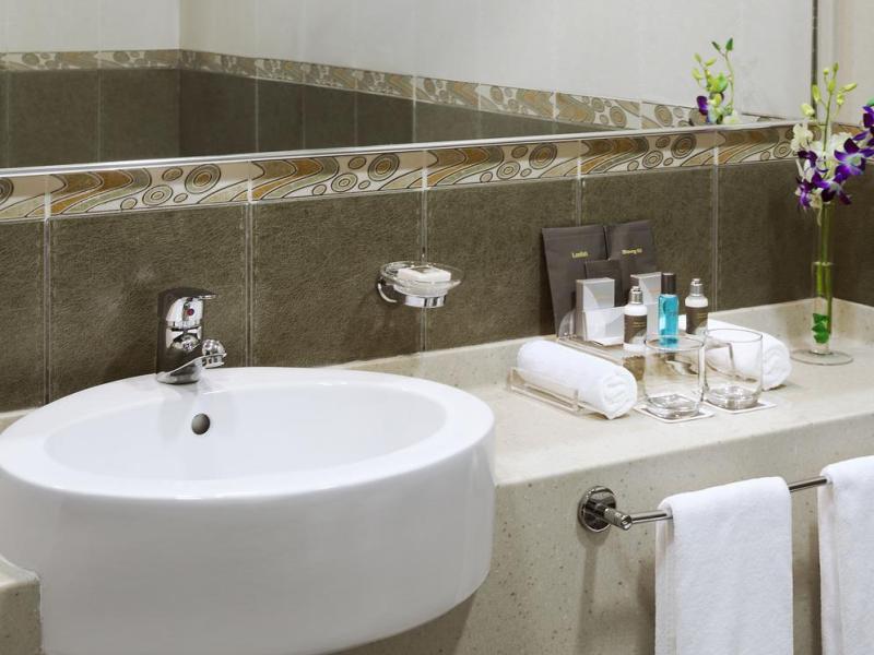 Time Oak Hotel & Suites