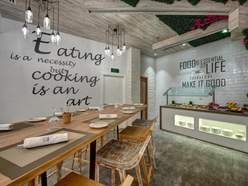 Time Oak Hotel & Suites