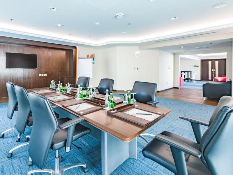 Time Oak Hotel & Suites