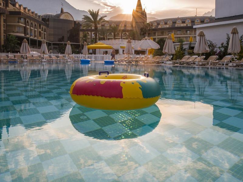 Crystal Prestige Elite Hotel