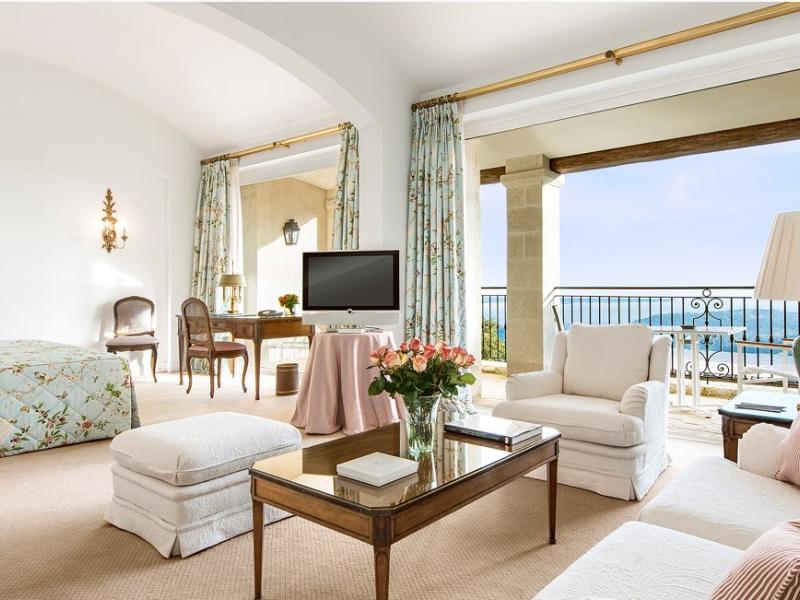 Le Chateau Du Domaine St Martin