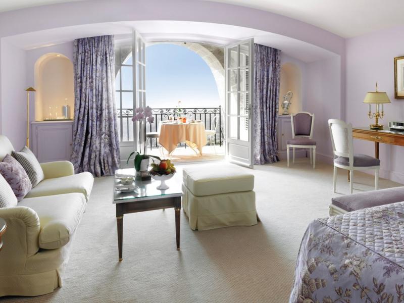 Le Chateau Du Domaine St Martin