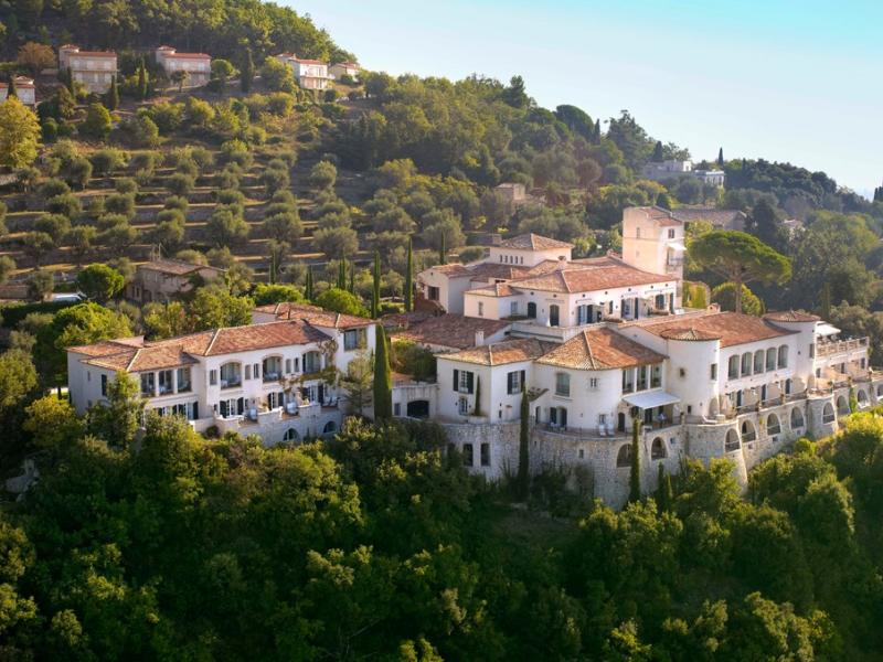 Le Chateau Du Domaine St Martin