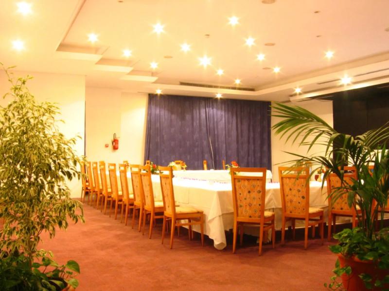 Cyclamens Hotel Mechmoum