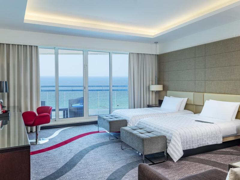 Le Meridien Al Aqah Beach Resort