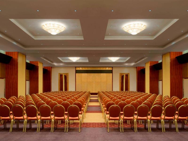 Le Meridien Al Aqah Beach Resort