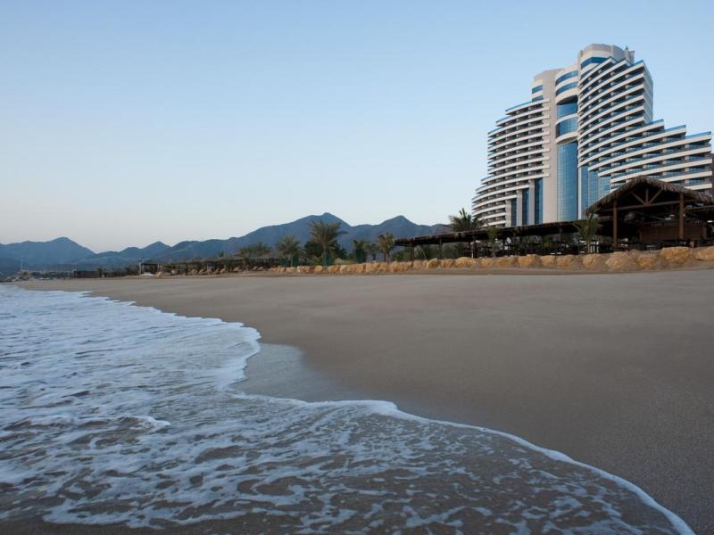 Le Meridien Al Aqah Beach Resort