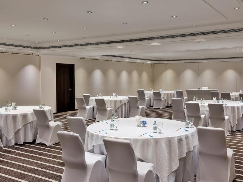 Le Meridien Dubai Hotel & Conference Centre