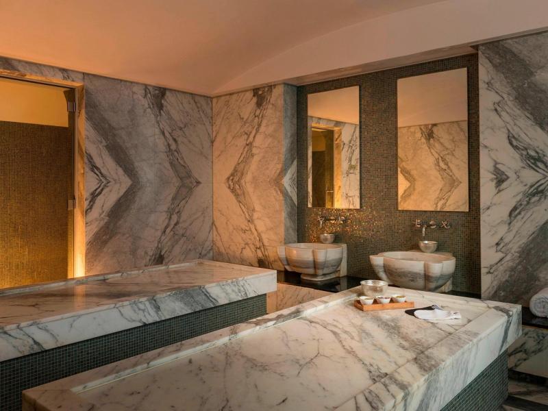 Le Meridien Dubai Hotel & Conference Centre