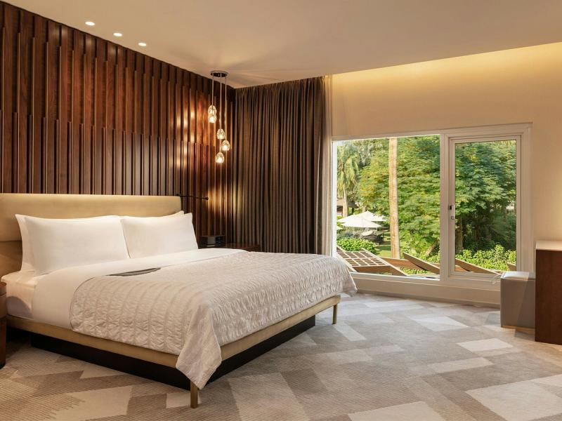 Le Meridien Dubai Hotel & Conference Centre