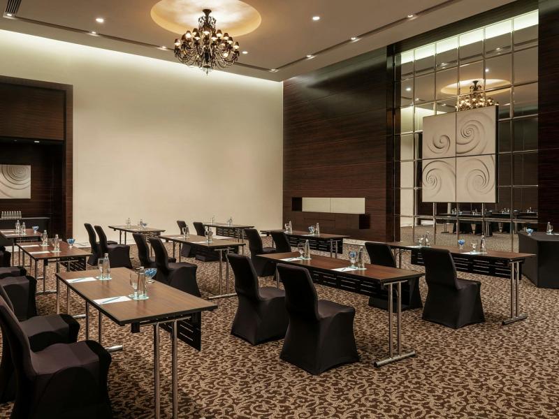 Le Meridien Dubai Hotel & Conference Centre